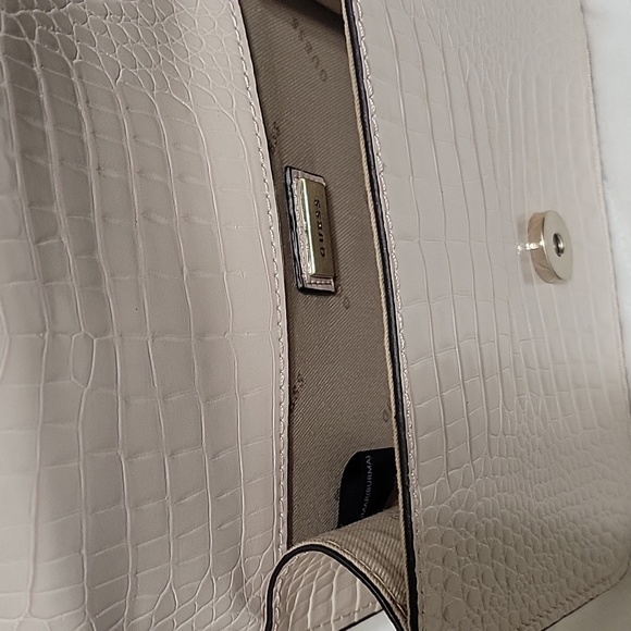 Guess Crossbody Purse - Picture 6 of 9